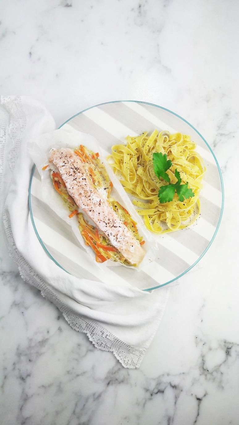salmon leeks and carrots baked in parchment paper! Preparing salmon in parchment paper cooks it perfectly every time. | ahedgehoginthekitchen.com