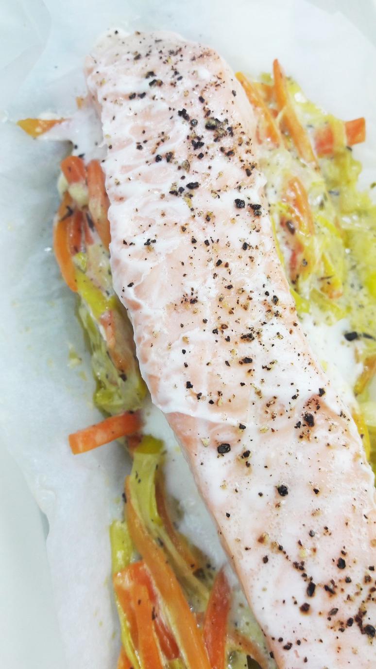 salmon leeks and carrots baked in parchment paper! Preparing salmon in parchment paper cooks it perfectly every time. | ahedgehoginthekitchen.com
