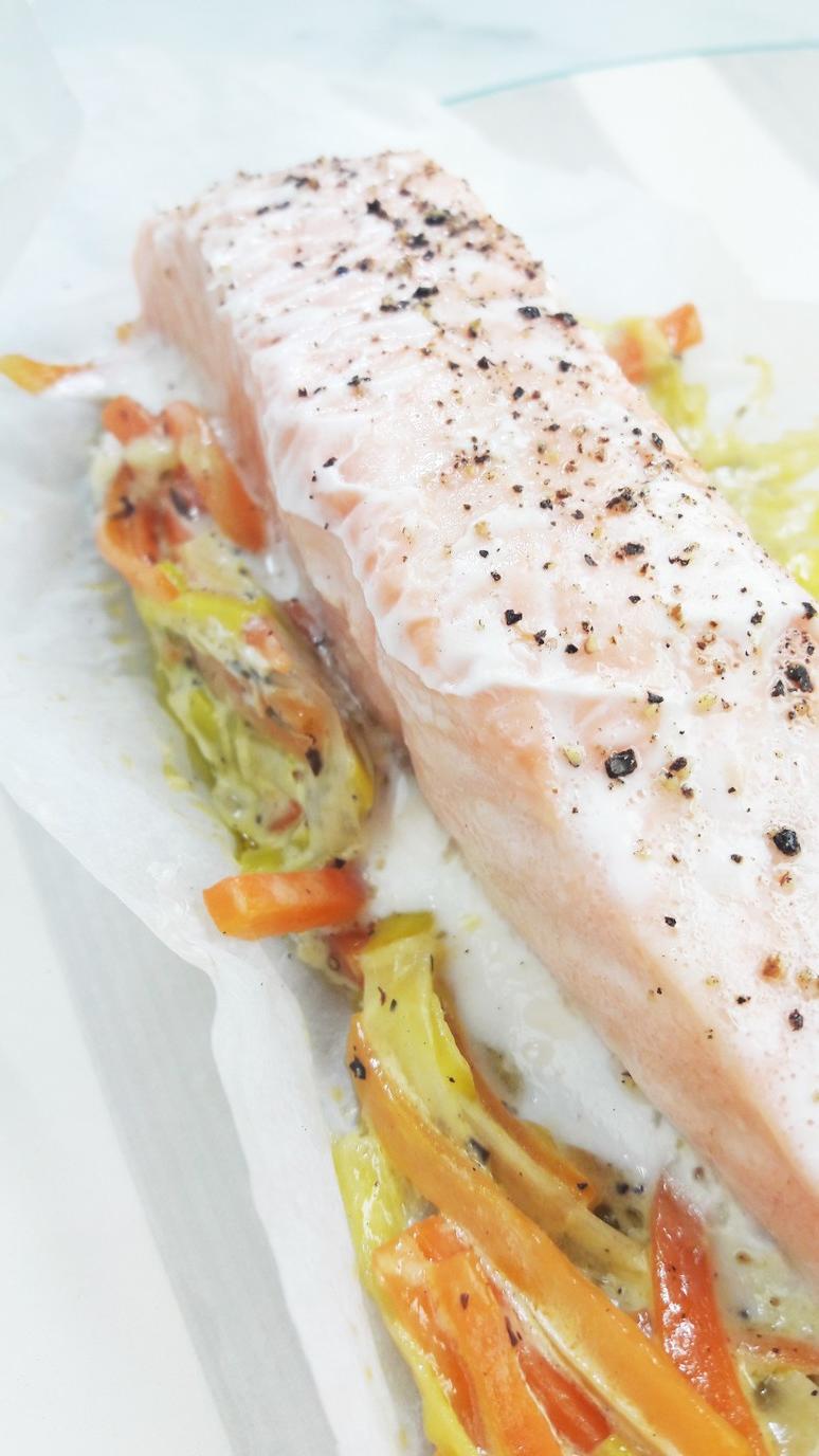 salmon leeks and carrots baked in parchment paper! Preparing salmon in parchment paper cooks it perfectly every time. | ahedgehoginthekitchen.com