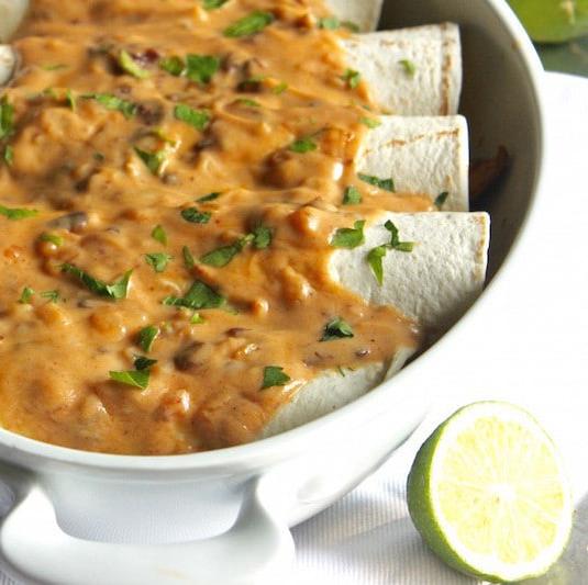 Creamy Chipotle Soslu Tavuk Poblano Burritos